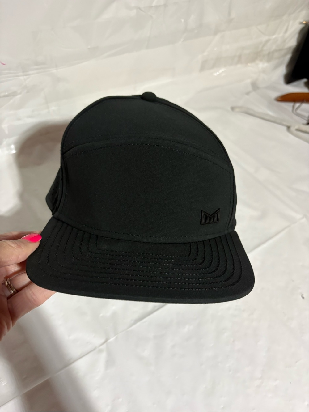 Melin Black Five-Panel trenches hydro Snapback Hat in the CL or classic size